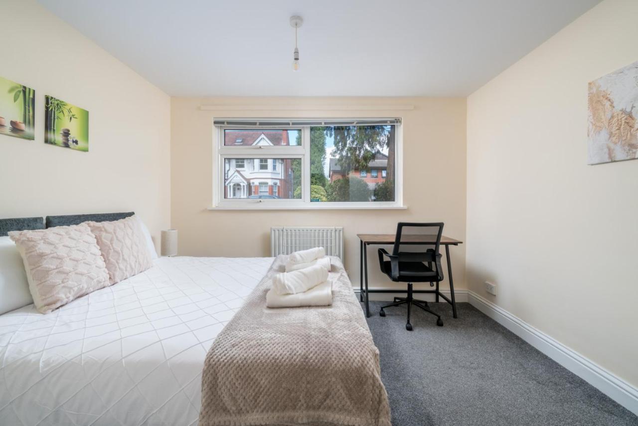 Redhill Surrey 2 Bedroom Pet Friendly Apartment By Sublime Stays Exterior photo
