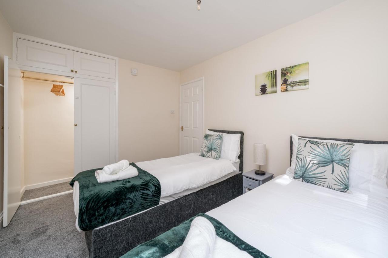 Redhill Surrey 2 Bedroom Pet Friendly Apartment By Sublime Stays Exterior photo
