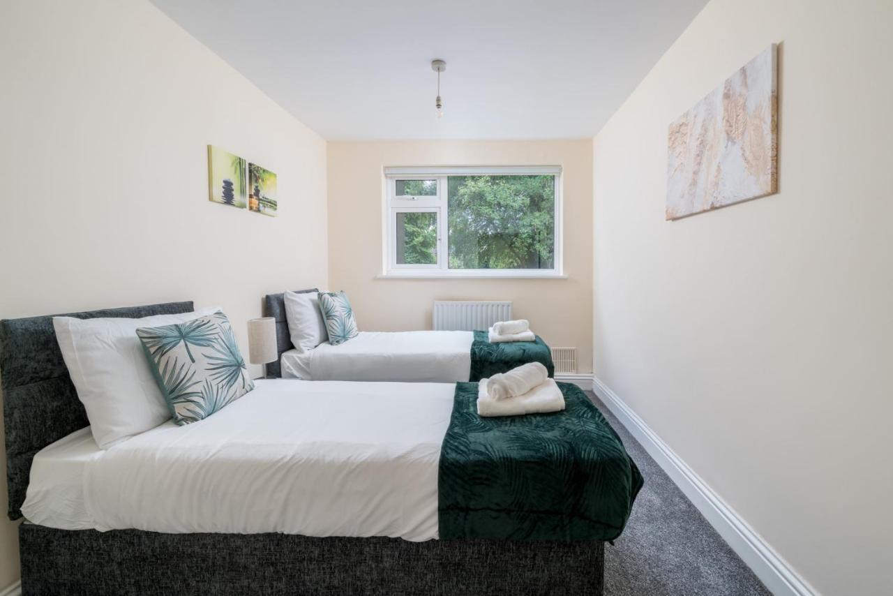 Redhill Surrey 2 Bedroom Pet Friendly Apartment By Sublime Stays Exterior photo