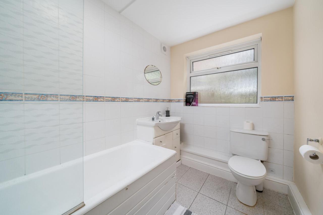 Redhill Surrey 2 Bedroom Pet Friendly Apartment By Sublime Stays Exterior photo