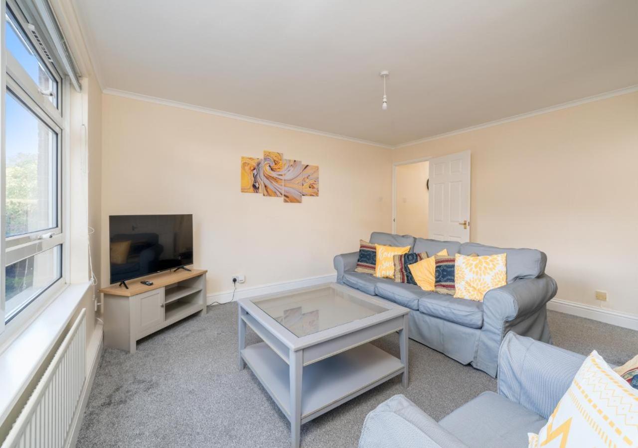 Redhill Surrey 2 Bedroom Pet Friendly Apartment By Sublime Stays Exterior photo